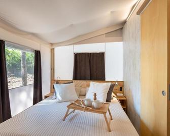 Camping Il Capannino Glamping Village - Bibbona - Schlafzimmer