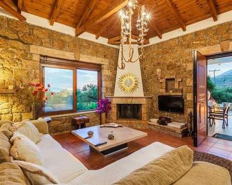 Mani's Aura Seaside-Paradise Villa up to 8ppl - Agios Dimitrios - Sala de estar