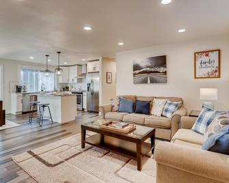 Stunning Farmhouse Meets Contemporary Lifestyle - Kent - Living room