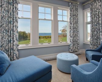 The Inn at Stonecliffe - Mackinac Island - Living room