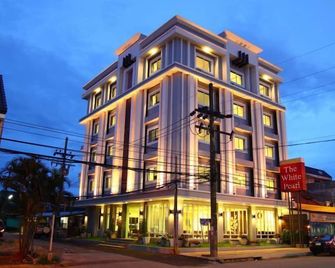 ذا وايت بيرل هوتل - كرابي - مبنى