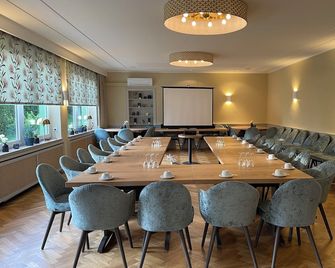 Hotel Restaurant Steinhägerquelle - Steinhagen - Meetingruimte