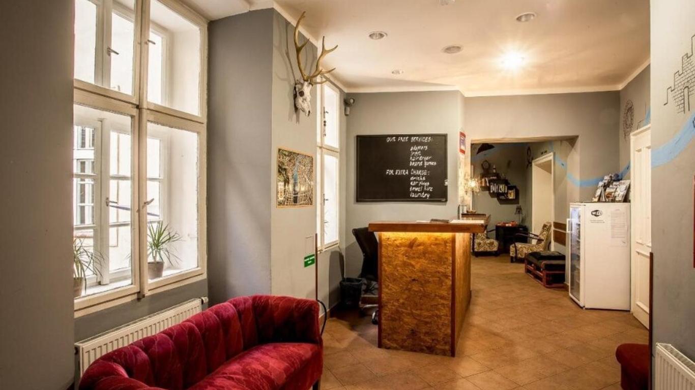 أهوي! هوستل