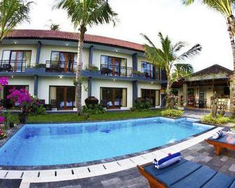 Terrace Bali Inn - 南庫塔 - 游泳池