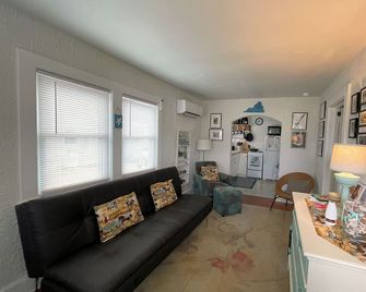 Cattail Cottage -Allergy Friendly Home -In Town-Linens & Towels Provided - Chincoteague - Σαλόνι
