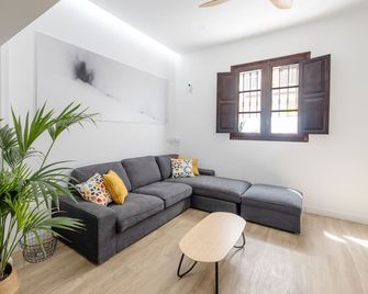 La Cochera Casa Emblemática en Santa Cruz de Tenerife - Santa Cruz de Tenerife - Living room