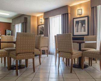 Port Hope Inn & Suites - Port Hope - Restaurant