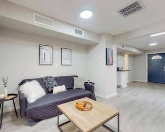 ⟫Dog Run & Courtyard 2 Bedroom Apt w/King Bed W&D - Alburquerque
