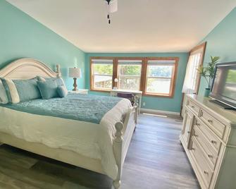 Spacious Lakefront Home with Private Dock & Fire Pit at 3MM - Eldon - Habitación