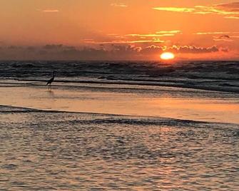 Great Ocean & Pool View, 2 Br/2 Bath Condo, St. Regis Resort, N. Topsail Beach,n - Sneads Ferry - Beach