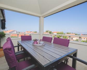 Salsa - Supetar - Balcón