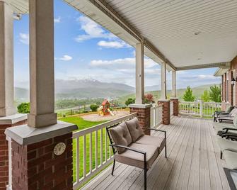 Morgan View Manor W/9 Bedrooms - Morgan - Balcony
