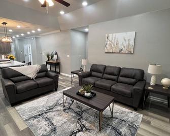 High N Heber - Heber Springs - Obývací pokoj