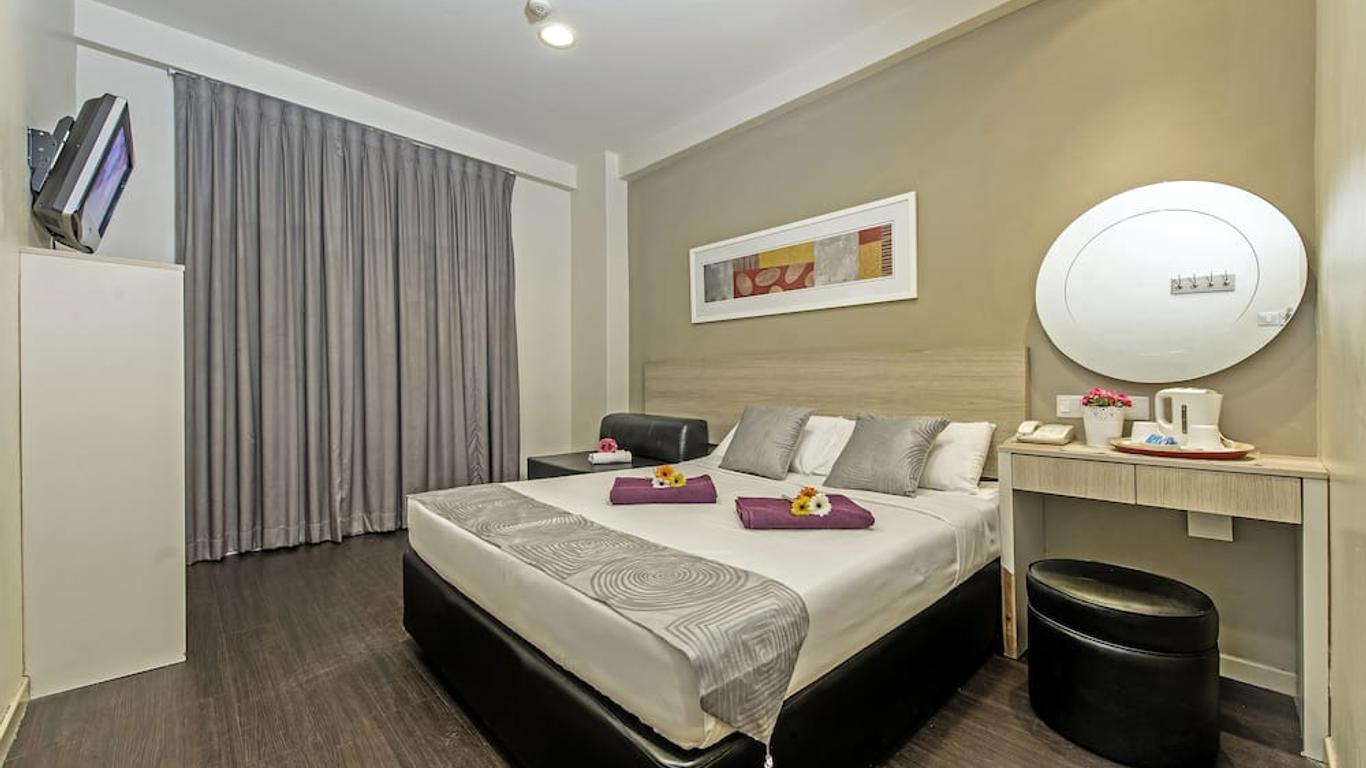 Hotel 81 Lucky
