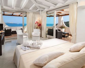 Hotel Punta Est - Baia Sardinia - Bedroom