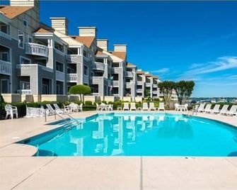Lake Norman 1st Floor Condo In Cornelius - Cornelius - Pool