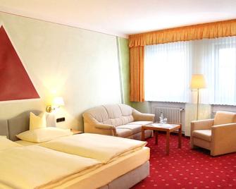 Double Room 1 - Hotel Garni Goldener Schwan - Bad Windsheim - Slaapkamer