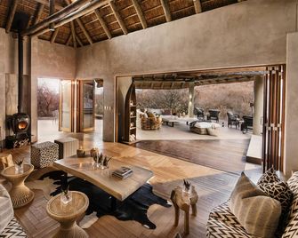Lush Private Game Lodge - Tlhatlaganyane