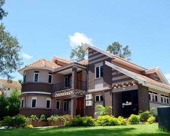 Saffron Beach Bistro & cottages - Entebbe - Building