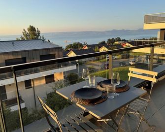 Lake view apartment, terraces, 2 bedrooms, open kitchen - Évian-les-Bains - Balkon