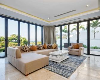 The Ocean Villa Da Nang - Da Nang - Living room