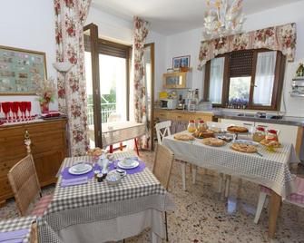 B&B La casa di g.g. - Grottammare - Comedor