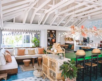 Hampton by Hilton Grand Cayman Seven Mile Beach - George Town - Lounge