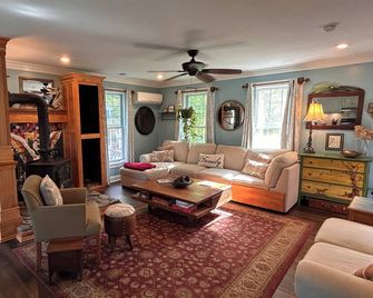 Maine Coast Mountain Retreat - Camden - Living room