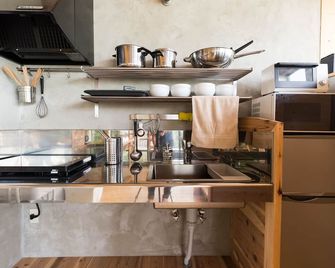 Onsen Guesthouse Hakone Tent - Hakone - Kitchen