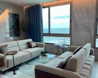 C Tower Apartments - Netanya - Sala de estar
