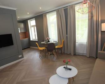 Zollikof Aparts - Sauna & Studioapartments - Lipsk - Pokój dzienny