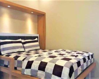 Kawah Ijen Guest House - Banyuwangi - Bedroom