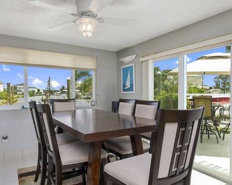 Waterfront-canal/w/Gulf view-pets welcome-private dock for a fee. - Hudson - Comedor