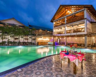 Symphony Summer Sands Beach Resort And Spa - Lakshmanpur - Piscina