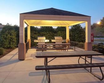 Affordable & Convenient: 4 Cozy Suites W/ Full Kitchen, Bbq & Pet-Friendly - Libertyville - Patio