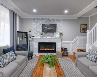 City Retreat | Wi-Fi, Multi Tvs, Pvt Parking, - Baltimore - Sala