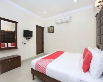 Oyo 12989 White Diamond Hotel - Jalandhar - Schlafzimmer