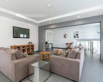 KR Hotels - Albufeira Lounge - Albufeira - Sala de estar