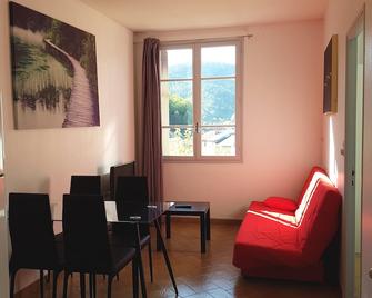 3 family apartments in the heart of the village - Saint-Jean-du-Bruel - Salle à manger