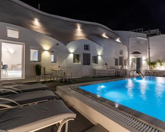 Cally Cave House - Fira - Piscina