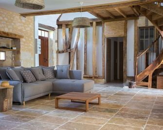 Gîte Legotine: Large Farmhouse Restored - Castillonnès - Living room