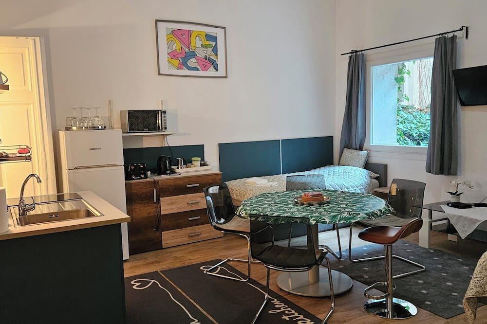 Danube Bridge Apartments - Budapest - Dining room