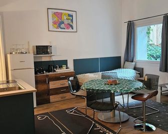 Danube Bridge Apartments - Budapest - Dining room