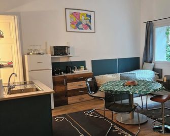 Danube Bridge Apartments - Budapest - Dining room