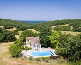 Beautiful restored farmhouse with pool, very private. - Penne - Piscina