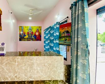 Mandu Home Stay - Māndu - Front desk