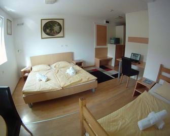 Hotel Galaksija Trebnje - Trebnje - Bedroom