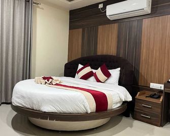 Shahi Land Hotel Pvt. Ltd. - Butwāl
