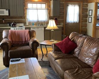 Egg Harbor Log Cabin, Door County - Egg Harbor - Living room