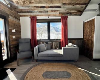 Big Views in Salmon, ID - close to town and Goldbug Hotsprings - Salmon - Вітальня